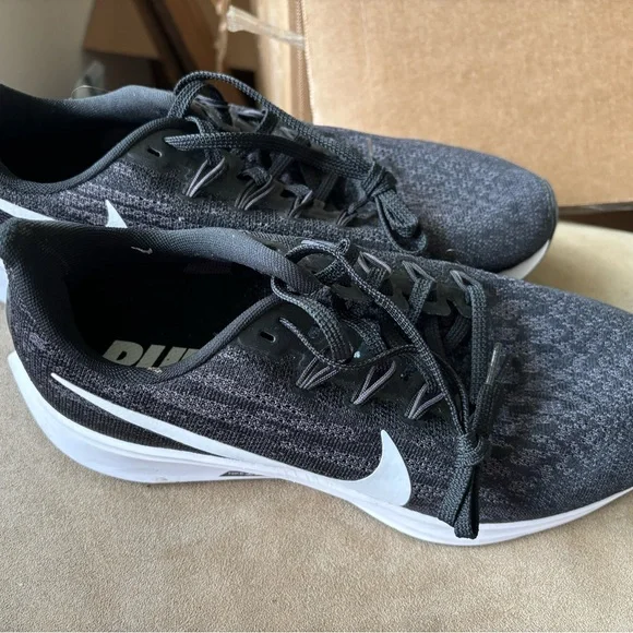 Nike men’s running shoes size 7.5 brand new - Picture 3 of 5